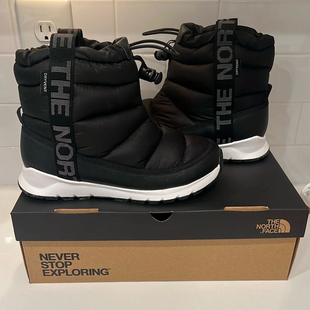 Like New! The North Face Kids' ThermoBall Pull-On Waterproof Boots! Size 4